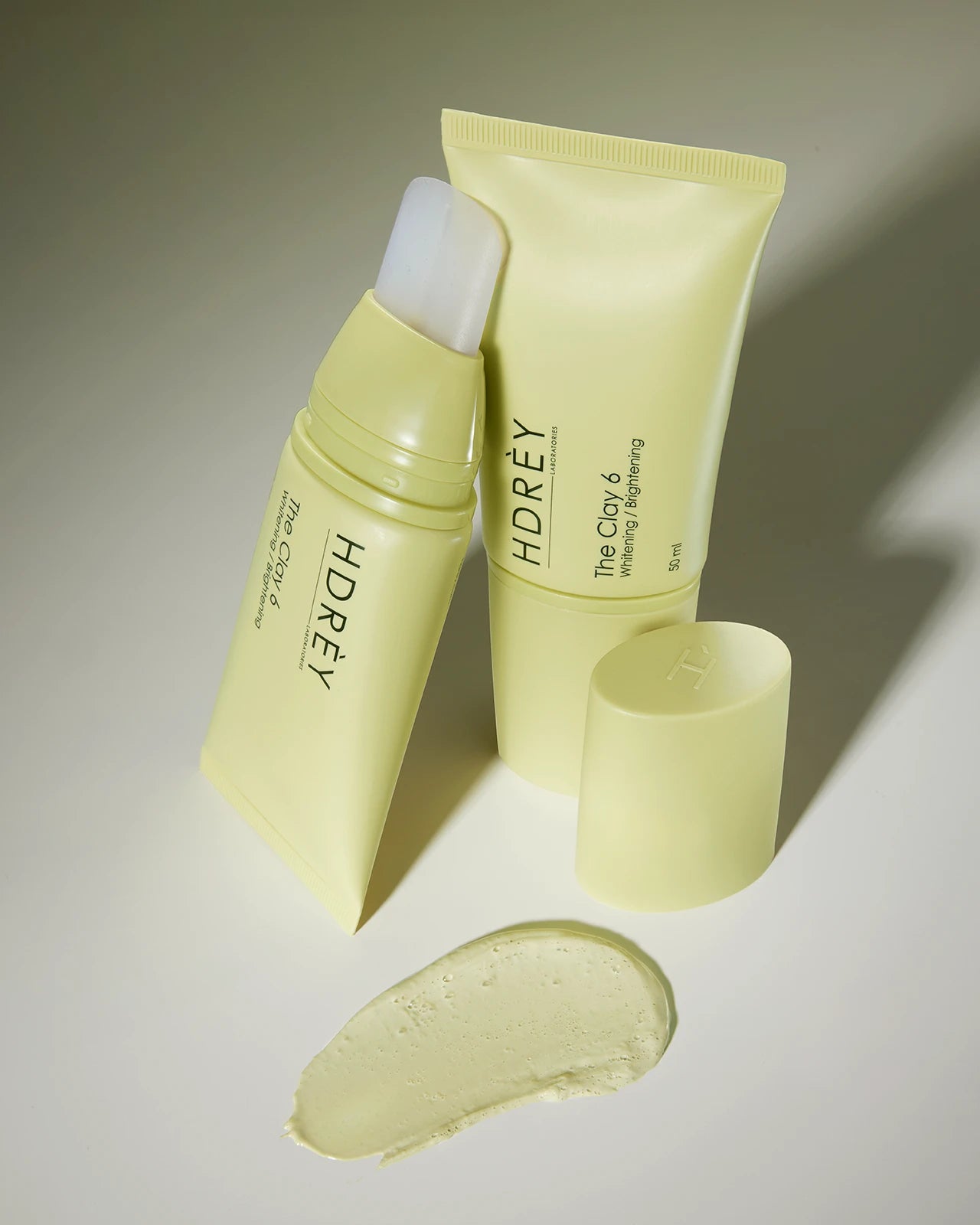 The Clay 6 Rozjaśniająca maska z żółtą glinką, kurkumą i niacynamidem 50 ml
